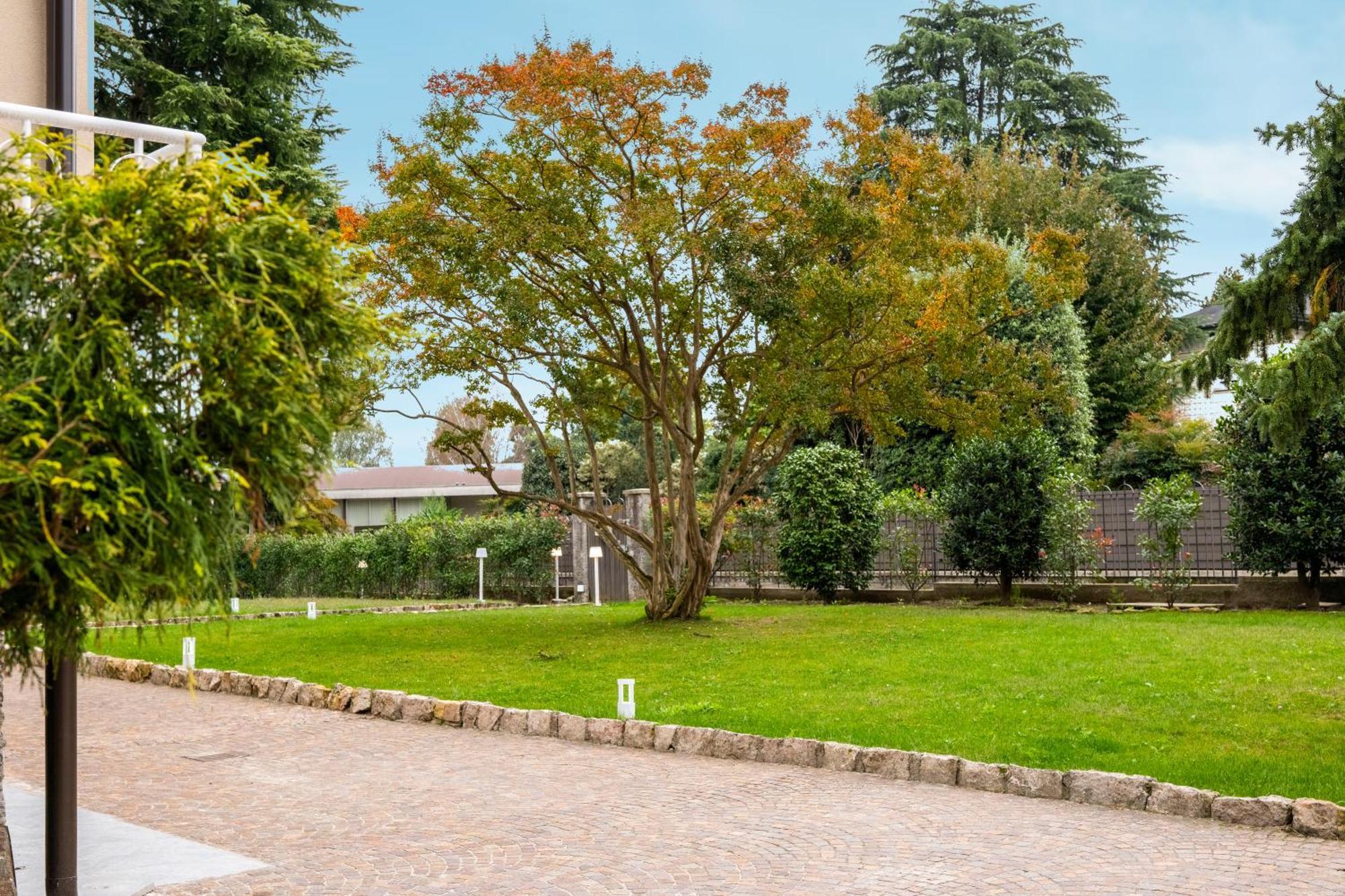 Villa Marchese Lake Maggiore Сомма-Ломбардо Экстерьер фото