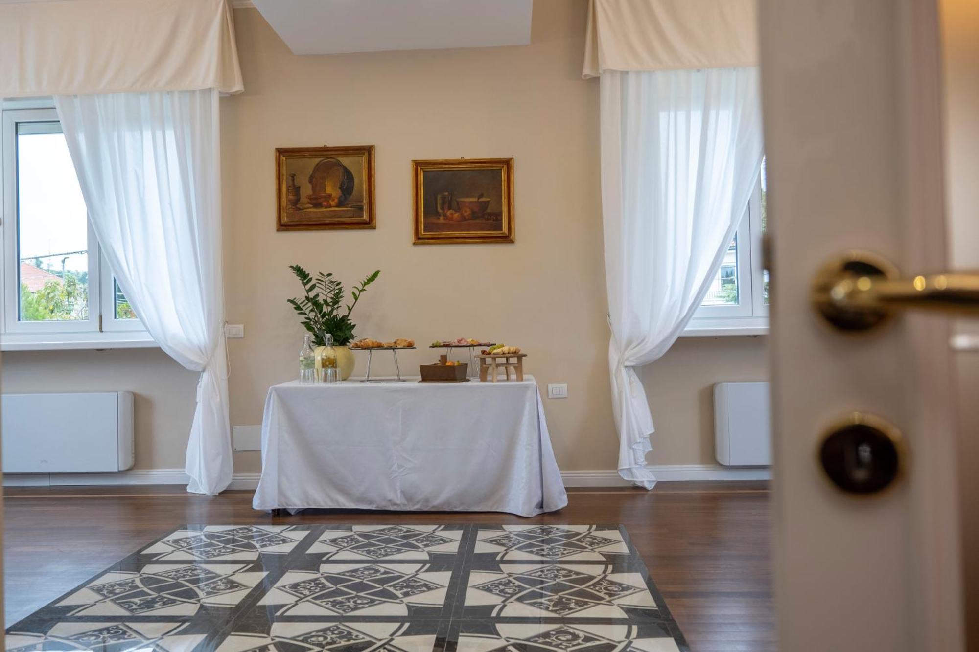Villa Marchese Lake Maggiore Сомма-Ломбардо Экстерьер фото